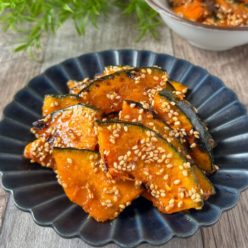 抱えて食べたい♩かぼちゃの甘辛胡麻炒め