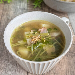 コスパ最強♩豆苗とじゃがいものコンソメスープ