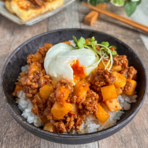 甘辛止まらない♩韓国風じゃがそぼろ丼