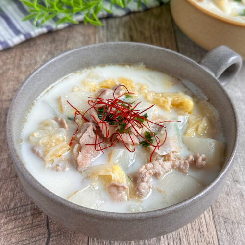 コク旨♩白菜と大根の豚骨風おかずスープ